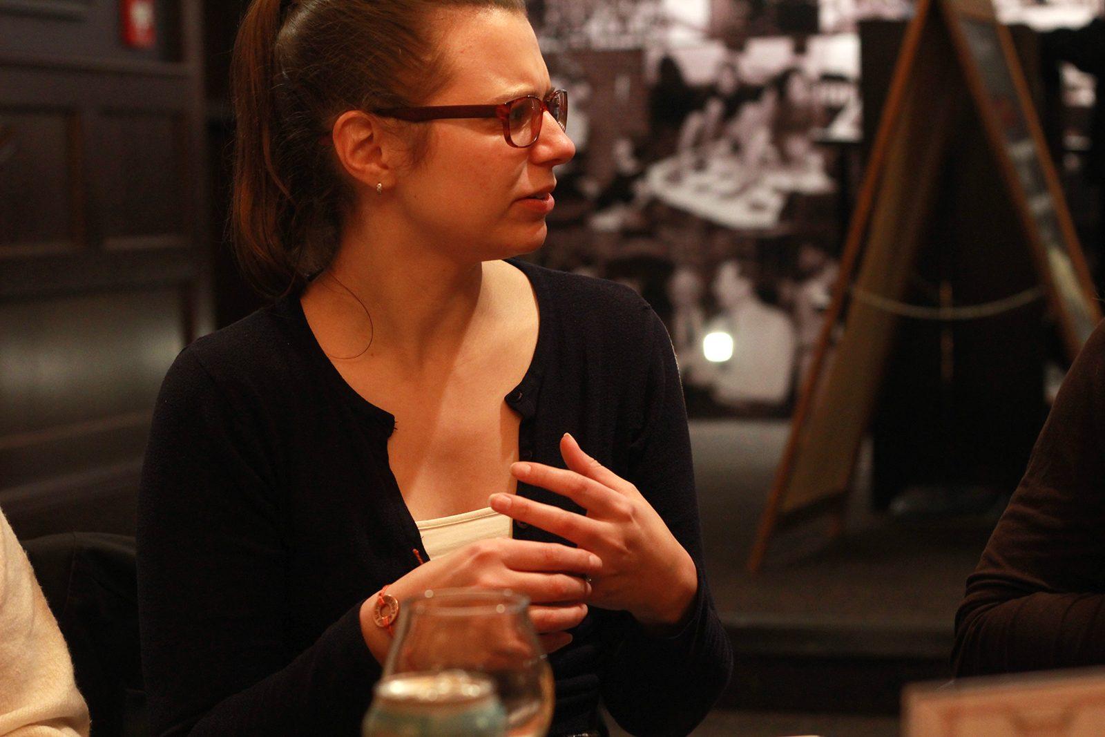 Boston University students and faculty gathered Monday at the Fuller’s BU Pub for a “Religion On Tap” event on faith and politics. LAUREN RICHARDS/ DAILY FREE PRESS STAFF