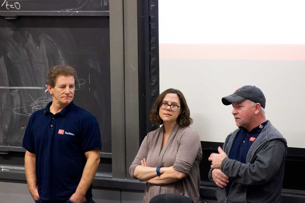 Boston University service workers discuss their ongoing contract negotiations during Monday night’s Student Government meeting. ALEXANDRA MATTHEWS/ DAILY FREE PRESS STAFF