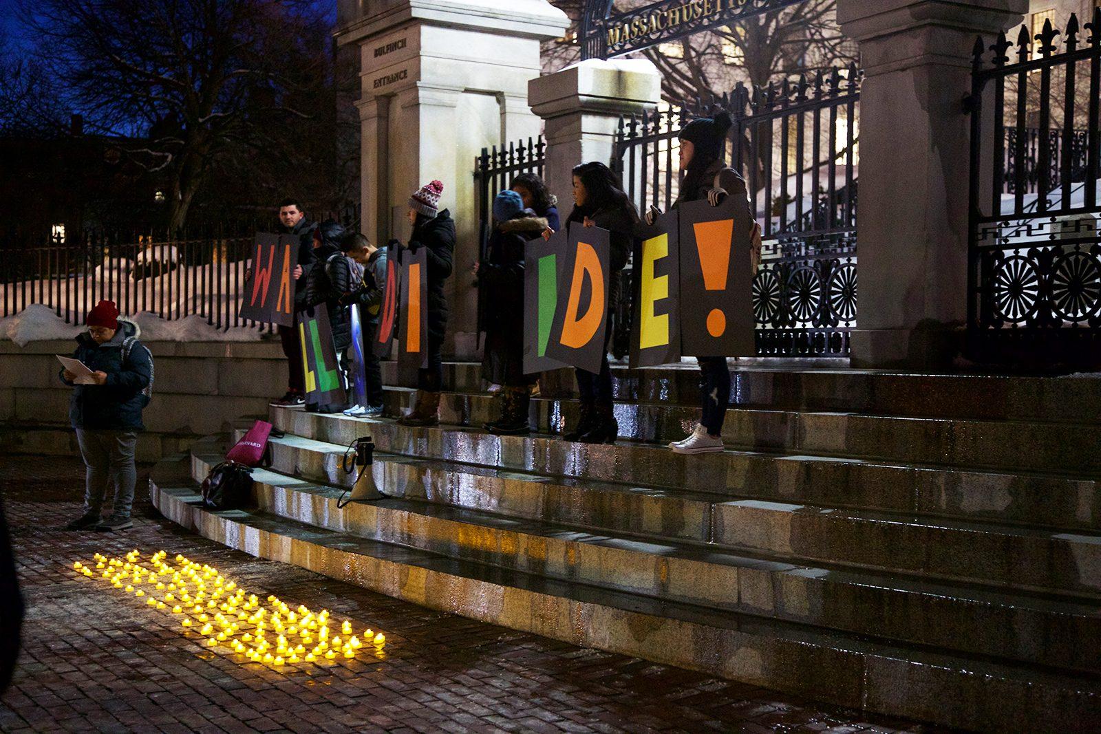 Centro Presente hosts a rally Tuesday evening, gathering the Latin American and Arab community to discuss the effects of President Donald Trump’s immigration policy. PHOTO BY HALEY ABRAM/ DAILY FREE PRESS CONTRIBUTOR