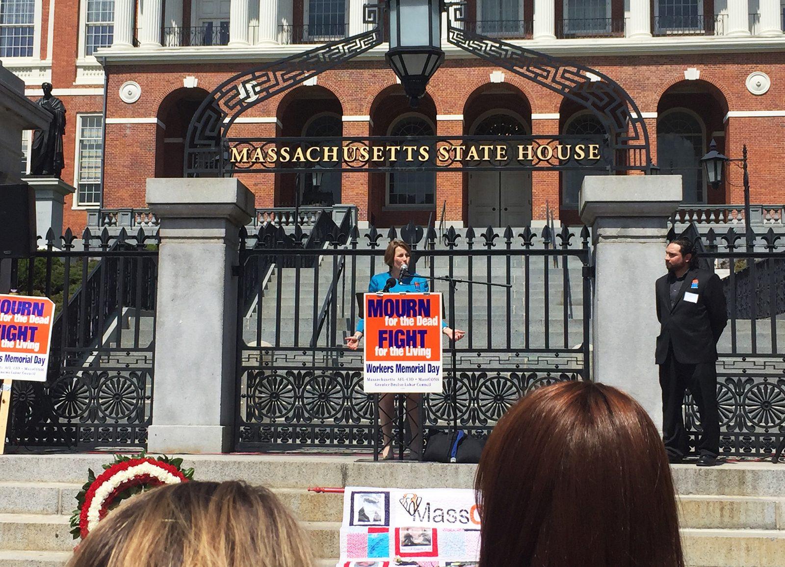 Locals gather at the Massachusetts State House Friday afternoon to honor workers who have been killed or injured on the job. PHOTO BY GABRIELLE TURI/ DAILY FREE PRESS STAFF