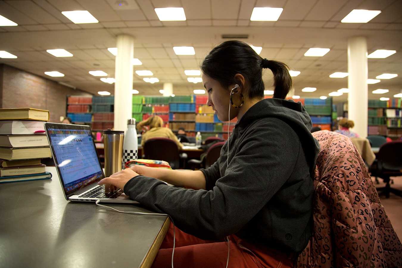 The Boston University Student Government will open up spaces around campus for students to study during the study period and finals. ILLUSTRATION BY HALEY ABRAM/ DAILY FREE PRESS STAFF