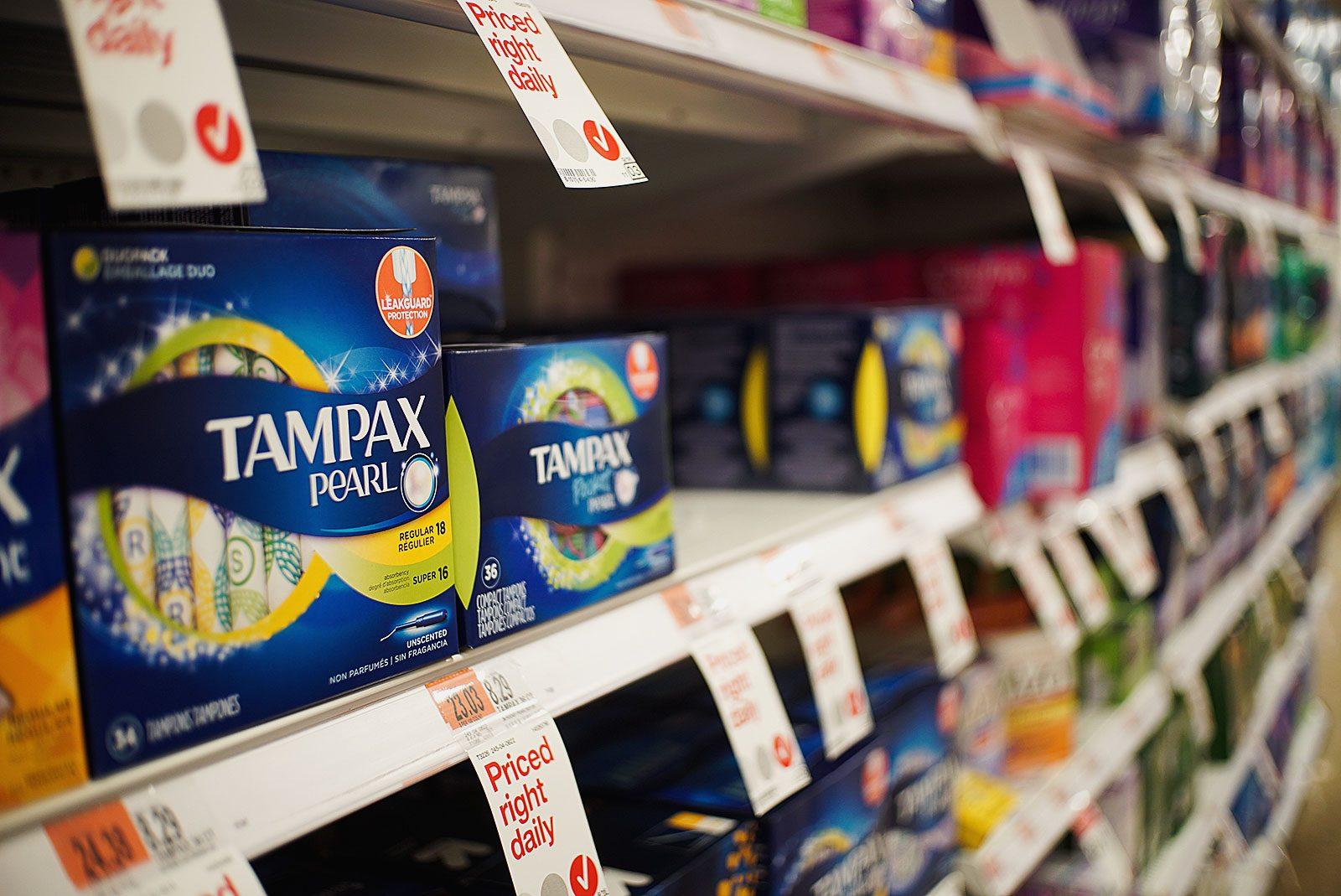 A new petition was launched by Boston University Student Government Sens. Nehemiah Dureus and Hayley Gambone to urge the school to supply menstrual products at no cost on campus. ILLUSTRATION BY SOPHIE PARK/ DAILY FREE PRESS STAFF