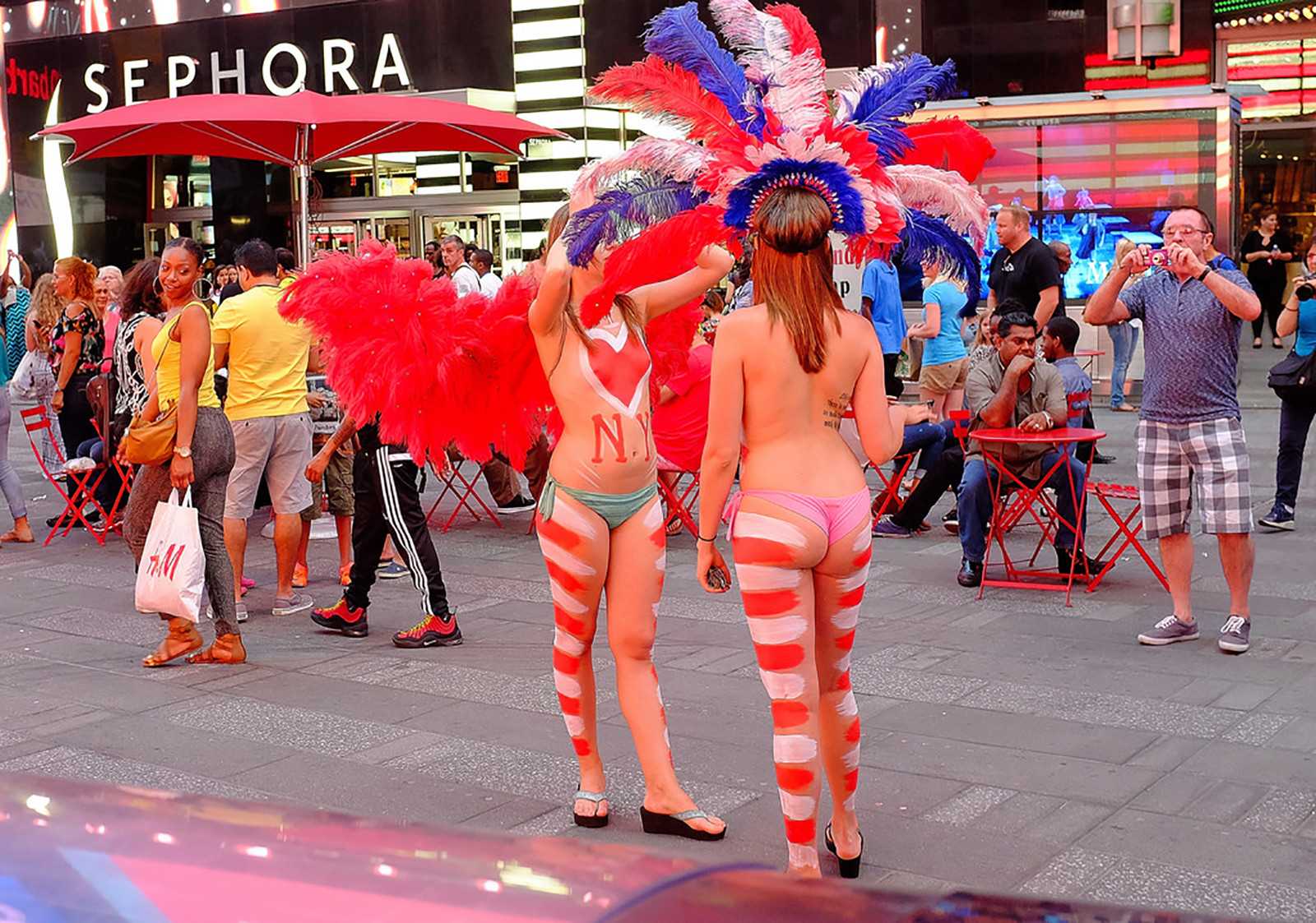 EDITORIAL: Times Square "desnudas" are part of tourist culture