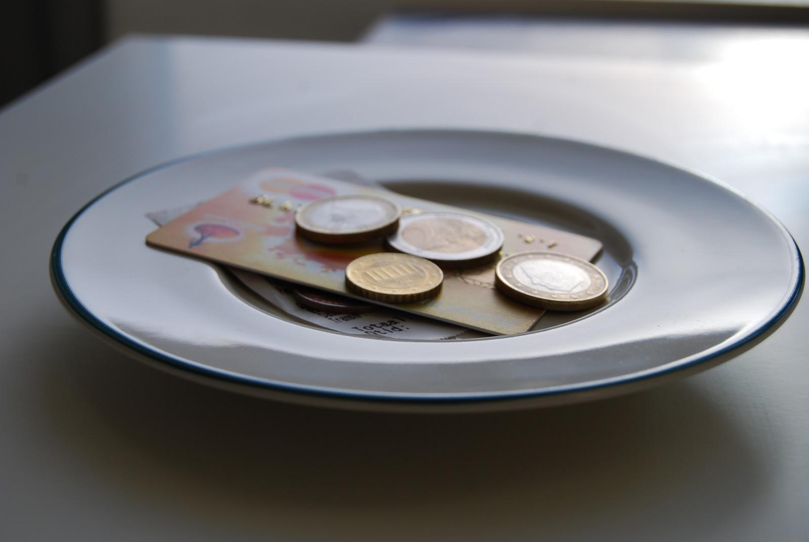 EDITORIAL: Minimum wage bests tipping, but cooperation is key