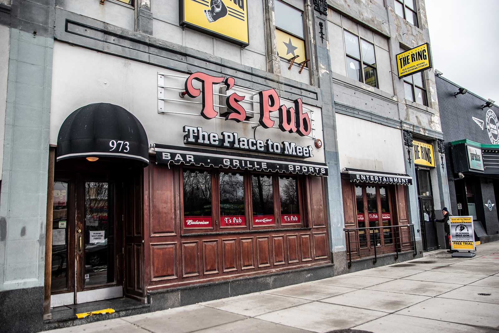 T’s Pub on Commonwealth Ave., whose customers are mostly Boston-area college students, has temporarily closed in the wake of the coronavirus and subsequent campus shutdowns. LAURYN ALLEN/ DAILY FREE PRESS STAFF