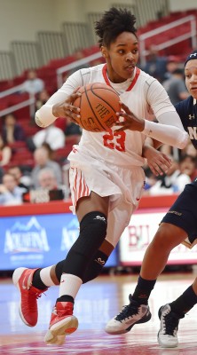 Troi Melton finished the Loyola game with 17 points and two rebounds. PHOTO BY MADDIE MALHOTRA/DAILY FREE PRESS STAFF