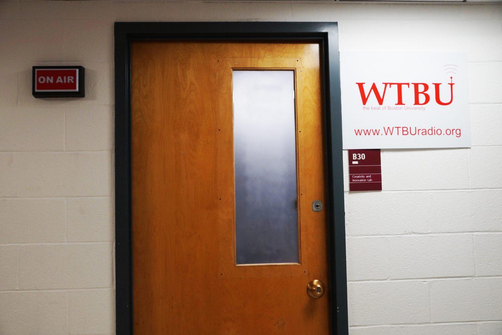 WTBU hosts a live show and auction, donating one half of the proceeds to the reconstruction of their studio and the other to Music and Youth Initiative. PHOTO BY SYDNEY MAES/ DAILY FREE PRESS STAFF
