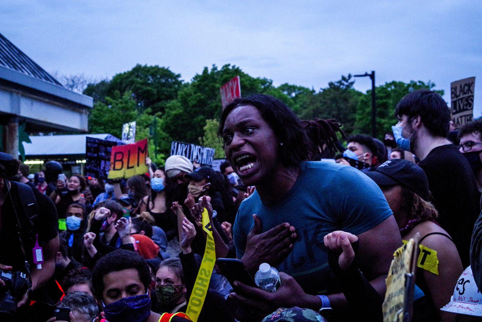 Khloe Mitchell leads the crowd in arguing for their demands to be heard by police. ANGELA YANG/ DAILY FREE PRESS STAFF
